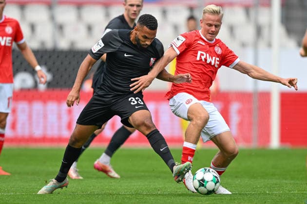 v. li. im Zweikampf Jesse Tugbenyo (Havelse 33) Janne Sietan (Essen 22) 15.08.2026 ¢ Fussball ¢ Rot-Weiss Essen vs TSV Havelse, Stadion Essen, Essen, DFB DFL REGULATIONS PROHIBIT ANY USE OF PHOTOGRAPHS AS IMAGE SEQUENCES AND OR QUASI-VIDEO NRW Germany *** From left in a one-on-one: Jesse Tugbenyo (Havelse, 33), Janne Sietan (Essen, 22), August 8, 2026 ¢ Soccer ¢ Rot Weiss Essen vs. TSV Havelse, Essen Stadium, Essen, DFB DFL regulations prohibit any use of photographs as image sequences and or quasi-video. NRW, Germany Copyright: xpepphotox xHorstxMauelshagenx pep00321, pep_20260815_hm_398104