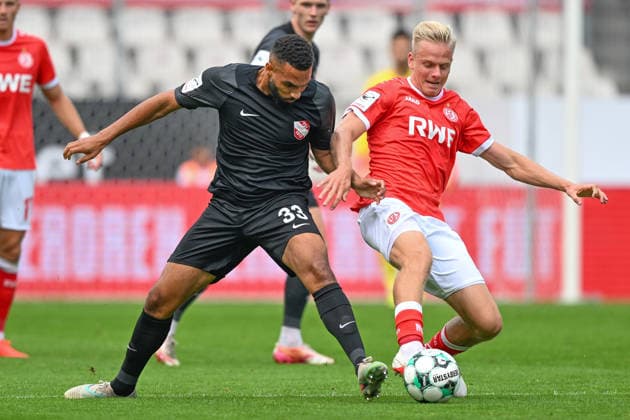v. li. im Zweikampf Jesse Tugbenyo (Havelse 33) Janne Sietan (Essen 22) 15.08.2026 ¢ Fussball ¢ Rot-Weiss Essen vs TSV Havelse, Stadion Essen, Essen, DFB DFL REGULATIONS PROHIBIT ANY USE OF PHOTOGRAPHS AS IMAGE SEQUENCES AND OR QUASI-VIDEO NRW Germany *** From left in a one-on-one: Jesse Tugbenyo (Havelse, 33), Janne Sietan (Essen, 22), August 8, 2026 ¢ Soccer ¢ Rot Weiss Essen vs. TSV Havelse, Essen Stadium, Essen, DFB DFL regulations prohibit any use of photographs as image sequences and or quasi-video. NRW, Germany Copyright: xpepphotox xHorstxMauelshagenx pep00321, pep_20260815_hm_398105