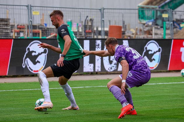 15.08.2026, xsscx, Fußball 3. Liga, Preußen Münster - FC Ingolstadt 04, 2. Spieltag, LVM-Preußenstadion, Saison 2026 2027: Felix Higl (SC Preußen Münster 33) im Zweikampf gegen Simon Lorenz (FC Ingolstadt 32) DFB regulations prohibit any use of photographs as image sequences and or quasi-video. Nordrhein-Westfalen Deutschland *** August 15, 2026, xsscx, German 3rd Division, Preußen Münster vs. FC Ingolstadt 04, Matchday 2, LVM Preußenstadion, 2026–2027 Season: Felix Higl (SC Preußen Münster, No. 33) in a tackle against Simon Lorenz (FC Ingolstadt, No. 32). DFB regulations prohibit any use of photographs as image sequences and or quasi-video. North Rhine-Westphalia, Germany