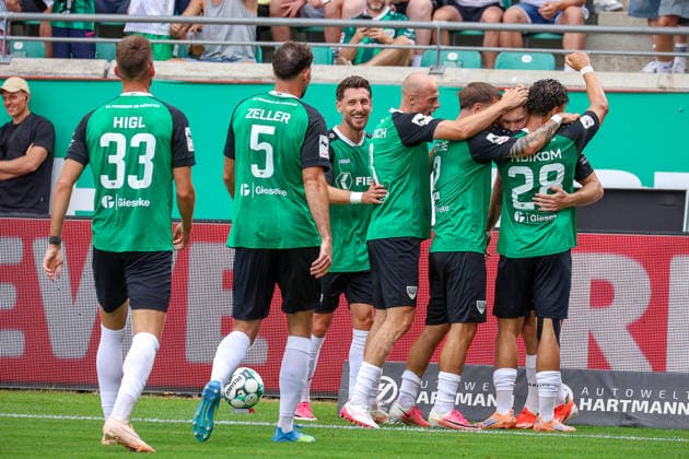 15.08.2026, xsscx, Fußball 3. Liga, Preußen Münster - FC Ingolstadt 04, 2. Spieltag, LVM-Preußenstadion, Saison 2026 2027: Die Mannschaft von Preußen Münster feiert das Tor zum 1:0 durch Torschuetze Ryan Johansson (SC Preußen Münster 20) DFB regulations prohibit any use of photographs as image sequences and or quasi-video. Nordrhein-Westfalen Deutschland *** August 15, 2026, xsscx, Soccer 3rd Division, Preußen Münster vs. FC Ingolstadt 04, Matchday 2, LVM Preußenstadion, 2026–2027 Season. The Preußen Münster team celebrates the 1–0 goal scored by Ryan Johansson. SC Preußen Münster 20. DFB regulations prohibit any use of photographs as image sequences and or quasi-video. North Rhine-Westphalia, Germany
