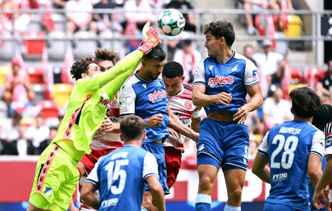 Düsseldorf, Germany, 3. Liga, Matchday 2, Merkur-Spiel-Arena Düsseldorf, Fortuna Düsseldorf vs TSG Hoffenheim II; Lukas Petersson (HOF), Klaus Gjasula (HOF), Sean Dulic (HOF). Action *** Düsseldorf, Germany, 3. Liga, Matchday 2, Merkur Spiel Arena Düsseldorf, Fortuna Düsseldorf vs. TSG Hoffenheim II Lukas Petersson HOF, Klaus Gjasula HOF, Sean Dulic HOF Action
