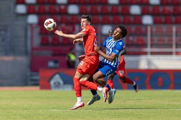 Regionalliga Nordost: FC Rot-Weiß Erfurt vs. 1. FC Magdeburg II; Erfurt; 15.08.2026 Niclas Walther ( 22; FC Rot-Weiß Erfurt) gegen Jeremie Niklaus ( 17; 1. FC Magdeburg II) Regionalliga Nordost: FC Rot-Weiß Erfurt vs. 1. FC Magdeburg II; Steigerwaldstadion Erfurt; 15.08.2026 *** Northeast Regional League: FC Rot Weiß Erfurt vs. 1. FC Magdeburg II, Erfurt, August 15, 2026; Niclas Walther (22, FC Rot Weiß Erfurt) vs. Jeremie Niklaus (17, 1. FC Magdeburg II); Northeast Regional League: FC Rot Weiß Erfurt vs. 1. FC Magdeburg II Steigerwald Stadium, Erfurt August 15, 2026 Copyright: xBEAUTIFULxSPORTS Duehringx