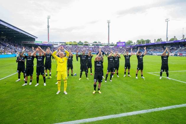 15.08.2026 - Fußball, 2026 2027, 2. Bundesliga, 2. Spieltag, VfL Osnabrück - 1. FC Magdeburg: Mannschaft (Magdeburg) nach dem Spiel, (VORNE) Dominik Reimann (Magdeburg), Baris Atik (Magdeburg) DFL REGULATIONS PROHIBIT ANY USE OF PHOTOGRAPHS AS IMAGE SEQUENCES AND OR QUASI-VIDEO. *** August 15, 2026 Soccer, 2026–2027, 2. Bundesliga, Matchday 2, VfL Osnabrück 1 FC Magdeburg Magdeburg team after the game, FRONT: Dominik Reimann (Magdeburg), Baris Atik (Magdeburg) DFL REGULATIONS PROHIBIT ANY USE OF PHOTOGRAPHS AS IMAGE SEQUENCES AND OR QUASI-VIDEO