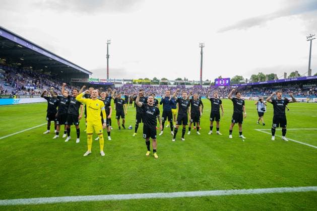 15.08.2026 - Fußball, 2026 2027, 2. Bundesliga, 2. Spieltag, VfL Osnabrück - 1. FC Magdeburg: Mannschaft (Magdeburg) nach dem Spiel, (VORNE) Dominik Reimann (Magdeburg), Baris Atik (Magdeburg) DFL REGULATIONS PROHIBIT ANY USE OF PHOTOGRAPHS AS IMAGE SEQUENCES AND OR QUASI-VIDEO. *** August 15, 2026 Soccer, 2026–2027, 2. Bundesliga, Matchday 2, VfL Osnabrück 1 FC Magdeburg Magdeburg team after the game, FRONT: Dominik Reimann (Magdeburg), Baris Atik (Magdeburg) DFL REGULATIONS PROHIBIT ANY USE OF PHOTOGRAPHS AS IMAGE SEQUENCES AND OR QUASI-VIDEO