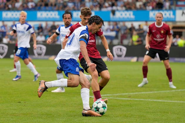 15.08.2026, Hänsch-Arena, Meppen, GER, 3. Liga, 2. Spieltag: SV Meppen vs SG Sonnenhof Großaspach, Niclas Nadj (SV Meppen 40) vs Luca Molinari (SG Sonnenhof Großaspach 21) DFL REGULATIONS PROHIBIT ANY USE OF PHOTOGRAPHS AS IMAGE SEQUENCES AND OR QUASI-VIDEO. Meppen Niedersachsen Hänsch-Arena *** August 15, 2026, Hänsch Arena, Meppen, GER, 3rd Division, Matchday 2: SV Meppen vs. SG Sonnenhof Großaspach, Niclas Nadj (SV Meppen) 40 vs. Luca Molinari (SG Sonnenhof Großaspach) 21 DFL regulations prohibit any use of photographs as image sequences and or quasi-video. Meppen, Lower Saxony, Hänsch Arena