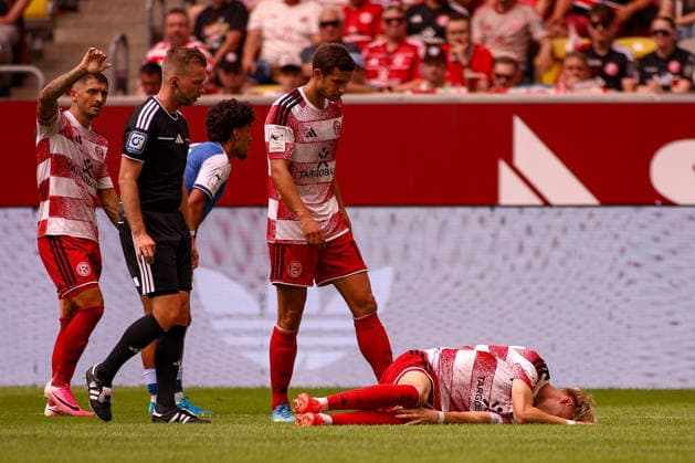 15.08.2026, GER, Fussball, Herren, 3. Liga , Saison 2026 2027, Fortuna Düsseldorf - TSG Hoffenheim II Felix Meiser (F95) liegt verletzt am Boden *** August 15, 2026, GER, Soccer, Men s, 3rd Division, 2026–2027 Season, Fortuna Düsseldorf vs. TSG Hoffenheim II; Felix Meiser (F95) is lying on the ground injured Copyright: xSvenxHanischx