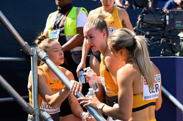 BIRMINGHAM, GREAT BRITAIN - August 15: Sophia Junk, Gina Lückenkemper, Rebecca Haase and Jolina Ernst of Germany in discussion after missing the 4x100 metres relay final during the European Athletics Championships 2026 at Alexander Stadium in Birmingham, Great Britain (Photo by Sven Beyrich Sports Press Photo)  Copyright: xSvenxBeyrich SportsxPressxPhotox Sportspressphoto_SPR206945