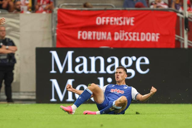 Jakov Dedic (TSG Hoffenheim II) Torjubel, jubelt nach seinem Treffer zum 0:2 waehrend des Spiels der 3. Liga zwischen Fortuna Duesseldorf und TSG 1899 Hoffenheim II, Merkur Spiel-Arena am 15. August 2026 in Duesseldorf, Deutschland. (Foto von Oliver Kaelke DeFodi Images) +++ Jakov Dedic (TSG Hoffenheim II) celebrates after scoring his team s second goal during the 3. Liga match between Fortuna Duesseldorf and TSG 1899 Hoffenheim II at Merkur Spiel-Arena on August 15, 2026 in Dusseldorf, Germany. (Photo by Oliver Kaelke DeFodi Images) DFB DFL REGULATIONS PROHIBIT ANY USE OF PHOTOGRAPHS AS IMAGE SEQUENCES AND OR QUASI-VIDEO. (Photo by Oliver Kaelke DeFodi Images) - *** Jakov Dedic of TSG Hoffenheim II celebrates after scoring his team s second goal during the 3. Liga match between Fortuna Düsseldorf and TSG 1899 Hoffenheim II at the Merkur Spiel Arena on August 15, 2026, in Düsseldorf, Germany. Photo by Oliver Kaelke, DeFodi Images. Jakov Dedic of TSG Hoffenheim II celebrates after scoring his team’s second goal during the 3. Liga match between Fortuna Düsseldorf and TSG 1899 Hoffenheim II at Merkur Spiel Arena on August 15, 2026 in Düsseldorf, Germany. Photo by Oliver Kaelke, DeFodi Images. DFB and DFL regulations prohibit any use of photographs as image sequences and or quasi-video. Photo by Oliver Kaelke, DeFodi Images.