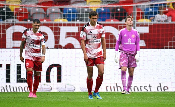 Düsseldorf, Germany, 3. Liga, Matchday 2, Merkur-Spiel-Arena Düsseldorf, Fortuna Düsseldorf vs TSG Hoffenheim II; Matthias Zimmermann (F95), Tim Oberdorf (F95), Lasse Rieß (F95). Disappointment, Frustration, Action. *** Düsseldorf, Germany, 3rd Division, Matchday 2, Merkur Spiel Arena Düsseldorf, Fortuna Düsseldorf vs. TSG Hoffenheim II Matthias Zimmermann F95, Tim Oberdorf F95, Lasse Rieß F95 Disappointment, Frustration, Action