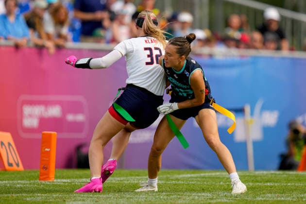 Ashlea Klam (USA) und Zoe Kwandae Song (Germany) battle for the ball during the Women s 2026 IFAF Flag Football World Championships quarter-final match between USA v Germany at Flag Football Complex Dusseldorf-Garath on August 15, 2026 in Dusseldorf, Germany. (Photo by Alex Gottschalk DeFodi Images) - *** Ashlea Klam of the U.S. and Zoe Kwandae Song of Germany battle for the ball during the quarterfinal match of the 2026 IFAF Women’s Flag Football World Championships between the U.S. and Germany at the Flag Football Complex Düsseldorf-Garath on August 15, 2026, in Düsseldorf, Germany. Photo by Alex Gottschalk, DeFodi Images