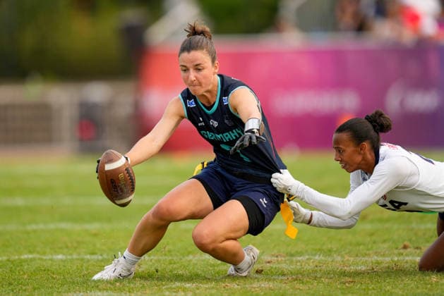 Kyra Fischer (Germany) und Kendra Meredith (USA) battle for the ball during the Women s 2026 IFAF Flag Football World Championships quarter-final match between USA v Germany at Flag Football Complex Dusseldorf-Garath on August 15, 2026 in Dusseldorf, Germany. (Photo by Alex Gottschalk DeFodi Images) - *** Kyra Fischer of Germany and Kendra Meredith of the U.S. battle for the ball during the quarterfinal match of the 2026 IFAF Women’s Flag Football World Championships between the U.S. and Germany at the Flag Football Complex Düsseldorf-Garath on August 15, 2026, in Düsseldorf, Germany. Photo by Alex Gottschalk, DeFodi Images