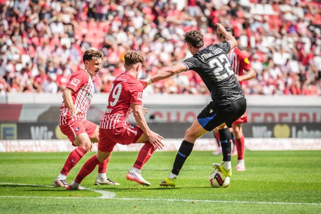 Testspiel: SC Freiburg vs Crystal Palace, 15.08.2026 Jörgen Strand Larsen (Crystal Palace, 22) der sich durchsetzt gegen Philipp Treu (SC Freiburg, 29) Testspiel: SC Freiburg vs Crystal Palace, Europa-Park-Stadion, 15.08.2026 DFB DFL REGULATIONS PROHIBIT ANY USE OF PHOTOGRAPHS AS IMAGE SEQUENCES AND OR QUASI-VIDEO. *** Friendly Match: SC Freiburg vs. Crystal Palace, August 15, 2026—Jörgen Strand Larsen of Crystal Palace (No. 22) breaks through against Philipp Treu of SC Freiburg, 29 Friendly Match: SC Freiburg vs. Crystal Palace, Europa-Park Stadium, August 15, 2026. DFB and DFL regulations prohibit any use of photographs as image sequences and or quasi-video. Copyright: xBEAUTIFULxSPORTS Boscox