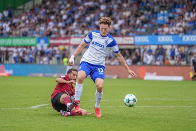 Deutschland: Fussball, 3. Liga, 2. Spieltag, Hänsch-Arena, SV Meppem vs. SG Sonnenhof-Großaspach: Richard Meier (SV Meppen, 13) wird kurz vor Torschuss gestoppt. *** German Soccer, 3rd Division, Matchday 2, Hänsch Arena, SV Meppen vs. SG Sonnenhof Großaspach: Richard Meier (SV Meppen, No. 13) is stopped just before taking a shot on goal Copyright: xMichelxWittex