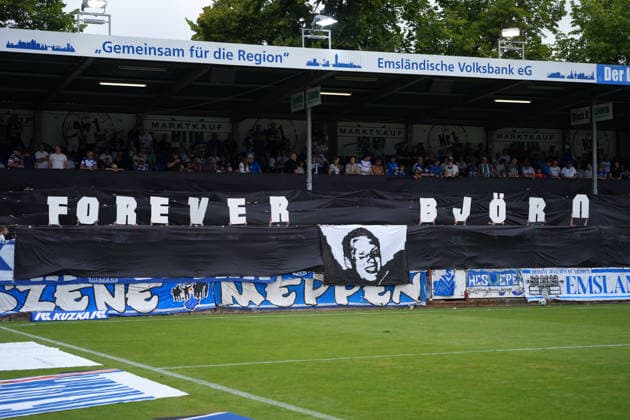 Deutschland: Fussball, 3. Liga, 2. Spieltag, Hänsch-Arena, SV Meppem vs. SG Sonnenhof-Großaspach: Choreo SV Meppen *** German Soccer, 3rd Division, Matchday 2, Hänsch Arena, SV Meppen vs. SG Sonnenhof Großaspach – SV Meppen Choreography Copyright: xMichelxWittex