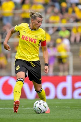 Alexandra Popp (Borussia Dortmund) controls the ball during the women s pre-season friendly match between Borussia Dortmund Women and AS Roma Women at Stadium Rote Erde on August 15, 2026 in Dortmund, Germany. (Photo by Max Maiwald DeFodi Images) - *** Alexandra Popp of Borussia Dortmund controls the ball during the women s preseason friendly match between Borussia Dortmund Women and AS Roma Women at Stadium Rote Erde on August 15, 2026, in Dortmund, Germany. Photo by Max Maiwald, DeFodi Images