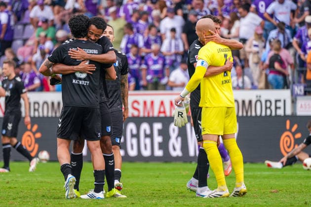 Magdeburg jubelt nach Abpfiff, Freude, Jubel, Emotionen nach Apfiff, Deutschland: Fussball, 2. Bundesliga, Saison 2026 27, 2. Spieltag, 15.08.2026, VfL Osnabrück vs 1. FC Magdeburg, Stadion Bremer Brücke (Osnabrück, Niedersachsen) *** Magdeburg celebrates after the final whistle—joy, cheering, and excitement after the final whistle—German soccer, 2. Bundesliga, 2026–27 season, Matchday 2, August 15, 2026, VfL Osnabrück vs. 1. FC Magdeburg, Bremer Brücke Stadium, Osnabrück, Lower Saxony Copyright: xLeonxFrickx