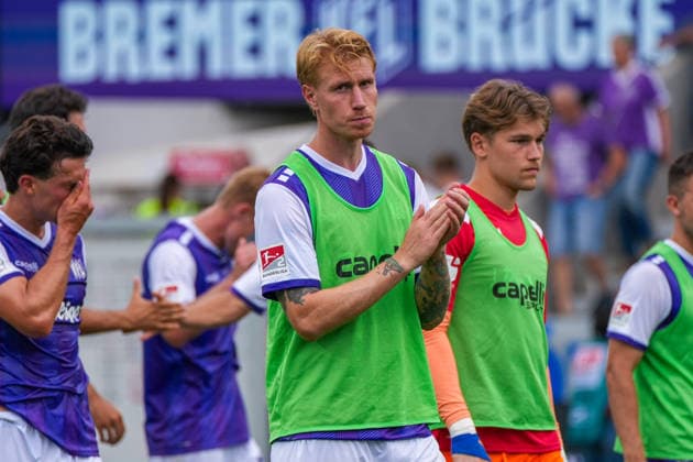 Bjarke Jacobsen (VfL Osnabrück, 15) Enttäuschung nach Abpfiff, Deutschland: Fussball, 2. Bundesliga, Saison 2026 27, 2. Spieltag, 15.08.2026, VfL Osnabrück vs 1. FC Magdeburg, Stadion Bremer Brücke (Osnabrück, Niedersachsen) *** Bjarke Jacobsen, VfL Osnabrück, 15 Disappointment After the Final Whistle, German Soccer, 2. Bundesliga, 2026–27 Season, Matchday 2, August 15, 2026, VfL Osnabrück vs. 1. FC Magdeburg, Bremer Brücke Stadium, Osnabrück, Lower Saxony Copyright: xLeonxFrickx