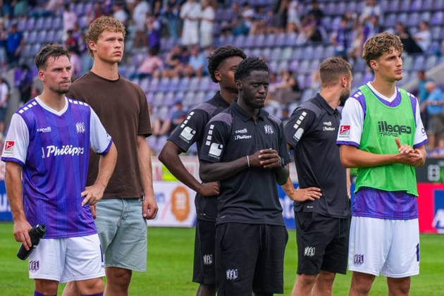 VfL Osnabrück enttäuscht, frustriert nach Abpfiff, Robin Meißner (VfL Osnabrück, 11), Ismail Badjie (VfL Osnabrück, 10), Deutschland: Fussball, 2. Bundesliga, Saison 2026 27, 2. Spieltag, 15.08.2026, VfL Osnabrück vs 1. FC Magdeburg, Stadion Bremer Brücke (Osnabrück, Niedersachsen) *** VfL Osnabrück Disappointed and Frustrated After the Final Whistle, Robin Meißner (VfL Osnabrück, 11), Ismail Badjie (VfL Osnabrück, 10), German Soccer, 2. Bundesliga, 2026–27 Season, Matchday 2, August 15, 2026, VfL Osnabrück vs. 1. FC Magdeburg, Bremer Brücke Stadium, Osnabrück, Lower Saxony Copyright: xLeonxFrickx