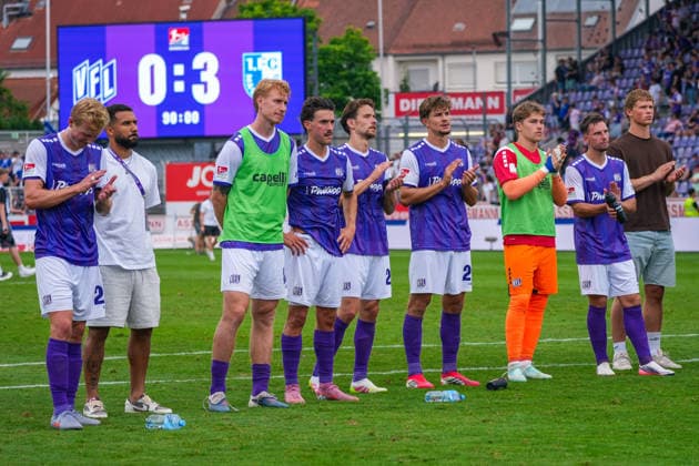 VfL Osnabrück enttäuscht, frustriert nach Abpfiff, Deutschland: Fussball, 2. Bundesliga, Saison 2026 27, 2. Spieltag, 15.08.2026, VfL Osnabrück vs 1. FC Magdeburg, Stadion Bremer Brücke (Osnabrück, Niedersachsen) *** VfL Osnabrück Disappointed and Frustrated After the Final Whistle, German Soccer, 2. Bundesliga, 2026–27 Season, Matchday 2, August 15, 2026, VfL Osnabrück vs. 1. FC Magdeburg, Bremer Brücke Stadium, Osnabrück, Lower Saxony Copyright: xLeonxFrickx