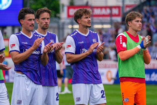 VfL Osnabrück enttäuscht, frustriert nach Abpfiff, Deutschland: Fussball, 2. Bundesliga, Saison 2026 27, 2. Spieltag, 15.08.2026, VfL Osnabrück vs 1. FC Magdeburg, Stadion Bremer Brücke (Osnabrück, Niedersachsen) *** VfL Osnabrück Disappointed and Frustrated After the Final Whistle, German Soccer, 2. Bundesliga, 2026–27 Season, Matchday 2, August 15, 2026, VfL Osnabrück vs. 1. FC Magdeburg, Bremer Brücke Stadium, Osnabrück, Lower Saxony Copyright: xLeonxFrickx