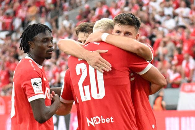 Semir Telalovic (Essen 17) jubelt nach dem Tor zum 1:0 mit der Mannschaft 15.08.2026 ¢ Fussball ¢ Rot-Weiss Essen vs TSV Havelse, Stadion Essen, Essen, DFB DFL REGULATIONS PROHIBIT ANY USE OF PHOTOGRAPHS AS IMAGE SEQUENCES AND OR QUASI-VIDEO NRW Germany *** Semir Telalovic (Essen 17) celebrates with his teammates after scoring the 1-0 goal on August 15, 2026 ¢ Soccer ¢ Rot Weiss Essen vs. TSV Havelse, Essen Stadium, Essen, DFB and DFL regulations prohibit any use of photographs as image sequences and or quasi-video. NRW, Germany Copyright: xpepphotox xHorstxMauelshagenx pep00321, pep_20260815_hm_398759