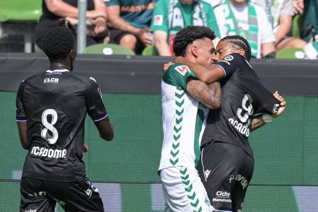 Justin Njinmah (SV Werder Bremen 11) und Clement Akpa (AJ Auxerre 92) gerieten heftig aneinander , SV Werder Bremen - AJ Auxerre, Fussball, Bundesliga, Testspiel, 15.8.2026 DFB regulations prohibit any use of photographs as image sequences and or quasi-video Bremen Bremen Deutschland *** Justin Njinmah (SV Werder Bremen 11) and Clement Akpa (AJ Auxerre 92) got into a heated altercation; SV Werder Bremen, AJ Auxerre, soccer, Bundesliga, friendly match, August 15, 2026. DFB regulations prohibit any use of photographs as image sequences and or quasi-video. Bremen, Bremen, Germany Copyright: xkolbert-press BurghardxSchreyerx