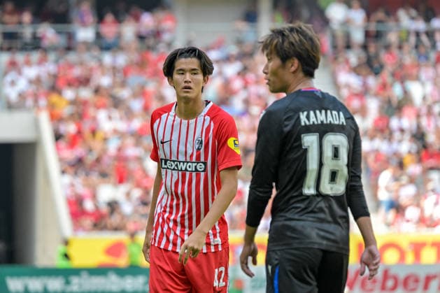 Keisuke Goto (SC Freiburg, 42), Daichi Kamada (Crystal Palace FC, 18) GER, SC Freiburg vs Crystal Palace FC, Fussball, Testspiel, , Saison 2026 2027, 15.08.2026 GER, SC Freiburg vs Crystal Palace FC, Fussball, Testspiel, , Saison 2026 2027, 15.08.2026 Freiburg *** Keisuke Goto, SC Freiburg, 42; Daichi Kamada, Crystal Palace FC, 18 (GER); SC Freiburg vs. Crystal Palace FC, Soccer, Friendly, , 2026–2027 Season, August 15, 2026 GER, SC Freiburg vs. Crystal Palace FC, Soccer, Friendly, , 2026–2027 season, August 15, 2026 Freiburg Copyright: xEibner-Pressefotox EP_THS