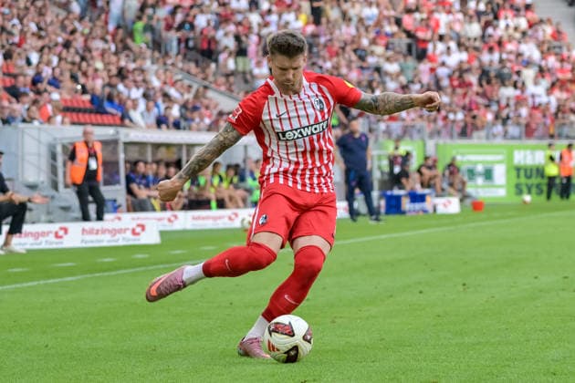 Lukas Kuebler (SC Freiburg, 17) am Ball. GER, SC Freiburg vs Crystal Palace FC, Fussball, Testspiel, , Saison 2026 2027, 15.08.2026 GER, SC Freiburg vs Crystal Palace FC, Fussball, Testspiel, , Saison 2026 2027, 15.08.2026 Freiburg *** Lukas Kuebler, SC Freiburg, 17 on the ball (GER), SC Freiburg vs. Crystal Palace FC, Soccer, Friendly, , 2026–2027 Season, August 15, 2026 GER, SC Freiburg vs. Crystal Palace FC, Soccer, Friendly, , 2026–2027 season, August 15, 2026 Freiburg Copyright: xEibner-Pressefotox EP_THS