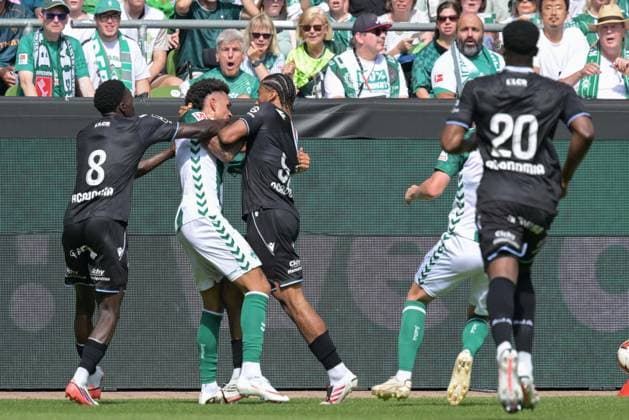 Justin Njinmah (SV Werder Bremen 11) und Clement Akpa (AJ Auxerre 92) gerieten heftig aneinander , SV Werder Bremen - AJ Auxerre, Fussball, Bundesliga, Testspiel, 15.8.2026 DFB regulations prohibit any use of photographs as image sequences and or quasi-video Bremen Bremen Deutschland *** Justin Njinmah (SV Werder Bremen 11) and Clement Akpa (AJ Auxerre 92) got into a heated altercation; SV Werder Bremen, AJ Auxerre, soccer, Bundesliga, friendly match, August 15, 2026. DFB regulations prohibit any use of photographs as image sequences and or quasi-video. Bremen, Bremen, Germany Copyright: xkolbert-press BurghardxSchreyerx