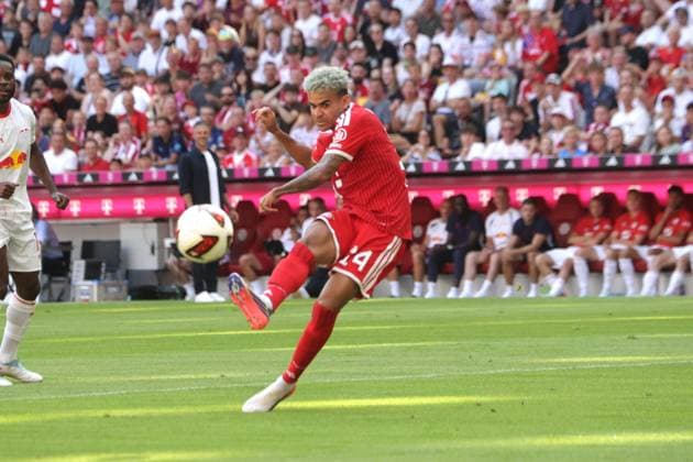 Bayerns 14 LUIS DIAZ trifft ins Tor zum 1:0. Fussball: Muenchen - Leipzig. Fußball - Testspiel, FC Bayern München - RB Leipzig, Telekom Cup, Saison 2026-2027, am 15.08.2026 in Muenchen, A L L I A N Z A R E N A, Deutschland. Quelle Copyright Credit : Oryk HAIST *** Bayern s No. 14, LUIS DIAZ, scores the 1-0 goal in the Munich vs. Leipzig soccer friendly, FC Bayern Munich vs. RB Leipzig, Telekom Cup, 2026–2027 season, on August 15, 2026, in Munich, Allianz Arena, Germany. Source: Copyright Credit Oryk HAIST xFUSSBALL-BAYERN-LEIPZIGx