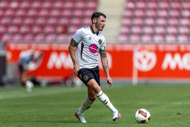 GER, Mainz, Fussball, Testspiel, FSV Mainz 05 vs. AFC Bournemouth im Bild v.l.: Adam Smith (AFC Bournemouth 15), Aktion mit Ball 15.08.2026, MEWA-Arena Mainz DFL DFB REGULATIONS PROHIBIT ANY USE OF PHOTOGRAPHS AS IMAGE SEQUENCES AND OR QUASI-VIDEO, *** GER, Mainz, Soccer, Friendly Match, FSV Mainz 05 vs. AFC Bournemouth (pictured, from left): Adam Smith, AFC Bournemouth 15, in action with the ball, August 15, 2026, MEWA Arena Mainz. DFL and DFB regulations prohibit any use of photographs as image sequences and or quasi-video, Copyright: HMBxMedia PaulxFritz