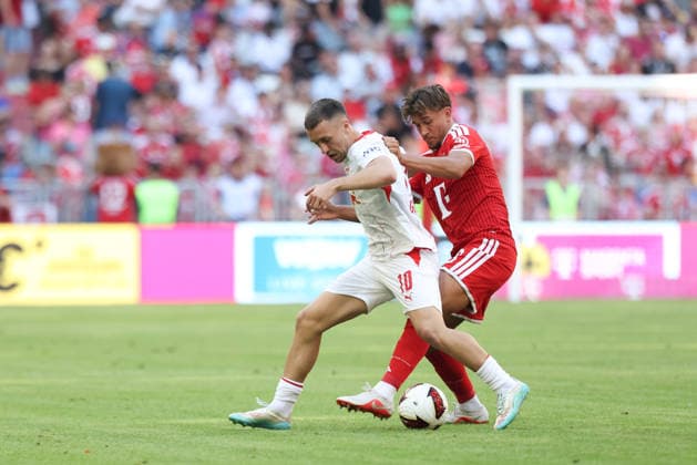 Zweikampf Tom Bischof (FC Bayern Muenchen, 08) mit Brajan Gruda (RB Leipzig, 10), GER, FC Bayern Muenchen vs. RB Leipzig, Fussball, Telekom Cup, Testspiel, Saison 2026 2027, 15.08.2026, GER, FC Bayern Muenchen vs. RB Leipzig, Fussball, Telekom Cup, Testspiel, Saison 2026 2027, 15.08.2026 Muenchen *** Tackle between Tom Bischof (FC Bayern Munich, No. 08) and Brajan Gruda (RB Leipzig, No. 10), GER, FC Bayern Munich vs. RB Leipzig, Soccer, Telekom Cup, Friendly, 2026–2027 Season, August 15, 2026, GER, FC Bayern Munich vs. RB Leipzig, Soccer, Telekom Cup, Friendly, 2026–2027 Season, August 15, 2026, Munich Copyright: xEibner-Pressefoto JennixMaulx EP_JML
