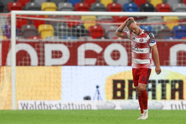 Jorrit Hendrix (Fortuna Duesseldorf) ist enttaeuscht waehrend des Spiels der 3. Liga zwischen Fortuna Duesseldorf und TSG 1899 Hoffenheim II, Merkur Spiel-Arena am 15. August 2026 in Duesseldorf, Deutschland. (Foto von Oliver Kaelke DeFodi Images) +++ Jorrit Hendrix (Fortuna Duesseldorf) looks dejected during the 3. Liga match between Fortuna Duesseldorf and TSG 1899 Hoffenheim II at Merkur Spiel-Arena on August 15, 2026 in Dusseldorf, Germany. (Photo by Oliver Kaelke DeFodi Images) DFB DFL REGULATIONS PROHIBIT ANY USE OF PHOTOGRAPHS AS IMAGE SEQUENCES AND OR QUASI-VIDEO. (Photo by Oliver Kaelke DeFodi Images) - *** Jorrit Hendrix of Fortuna Düsseldorf looks dejected during the 3. Liga match between Fortuna Düsseldorf and TSG 1899 Hoffenheim II at the Merkur Spiel Arena on August 15, 2026, in Düsseldorf, Germany. Photo by Oliver Kaelke, DeFodi Images. Jorrit Hendrix of Fortuna Düsseldorf looks dejected during the 3. Liga match between Fortuna Düsseldorf and TSG 1899 Hoffenheim II at Merkur Spiel Arena on August 15, 2026 in Düsseldorf, Germany. Photo by Oliver Kaelke, DeFodi Images. DFB and DFL regulations prohibit any use of photographs as image sequences and or quasi-video. Photo by Oliver Kaelke, DeFodi Images.