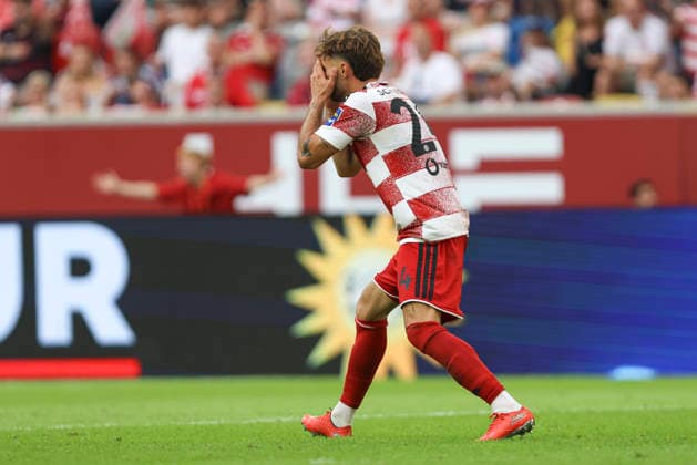 Fabian Schleusener (Fortuna Duesseldorf) gestikuliert, Gestik, ist enttaeuscht waehrend des Spiels der 3. Liga zwischen Fortuna Duesseldorf und TSG 1899 Hoffenheim II, Merkur Spiel-Arena am 15. August 2026 in Duesseldorf, Deutschland. (Foto von Oliver Kaelke DeFodi Images) +++ Fabian Schleusener (Fortuna Duesseldorf) gestures, looks dejected during the 3. Liga match between Fortuna Duesseldorf and TSG 1899 Hoffenheim II at Merkur Spiel-Arena on August 15, 2026 in Dusseldorf, Germany. (Photo by Oliver Kaelke DeFodi Images) DFB DFL REGULATIONS PROHIBIT ANY USE OF PHOTOGRAPHS AS IMAGE SEQUENCES AND OR QUASI-VIDEO. (Photo by Oliver Kaelke DeFodi Images) - *** Fabian Schleusener of Fortuna Düsseldorf gestures, looks dejected during the 3. Liga match between Fortuna Düsseldorf and TSG 1899 Hoffenheim II at the Merkur Spiel Arena on August 15, 2026, in Düsseldorf, Germany. Photo by Oliver Kaelke, DeFodi Images. Fabian Schleusener of Fortuna Düsseldorf gestures and looks dejected during the 3. Liga match between Fortuna Düsseldorf and TSG 1899 Hoffenheim II at Merkur Spiel Arena on August 15, 2026 in Düsseldorf, Germany. Photo by Oliver Kaelke, DeFodi Images. DFB and DFL regulations prohibit any use of photographs as image sequences and or quasi-video. Photo by Oliver Kaelke, DeFodi Images