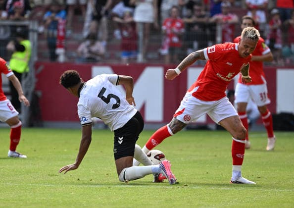 15.08.2026, xsltx, Fussball Testspiel, FSV Mainz 05 - AFC Bournemouth v.l. James Hill (AFC Bournemouth), Phillip Tietz (1. FSV Mainz 05) (DFL DFB REGULATIONS PROHIBIT ANY USE OF PHOTOGRAPHS as IMAGE SEQUENCES and or QUASI-VIDEO) *** August 15, 2026, xsltx, Soccer Friendly Match, FSV Mainz 05 vs. AFC Bournemouth, James Hill (AFC Bournemouth), Phillip Tietz 1 FSV Mainz 05 DFL DFB REGULATIONS PROHIBIT ANY USE OF PHOTOGRAPHS AS IMAGE SEQUENCES AND OR QUASI-VIDEO