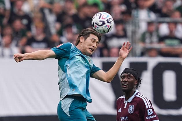 15.08.2026, xydrx, Herren, Fußball, Saisoneroeffnung, Borussia Mönchengladbach - Aston Villa, Saison 2026 2027, ista-Borussia-Park: Daiki Hashioka (Borussia Moenchengladbach, 14) und Tammy Abraham (Aston Villa, 18) DFB regulations prohibit any use of photographs as image sequences and or quasi-video. *** August 15, 2026, xydrx, Men s, Soccer, Season Opener, Borussia Mönchengladbach vs. Aston Villa, 2026–2027 Season, at Borussia Park: Daiki Hashioka (Borussia Mönchengladbach, 14) and Tammy Abraham (Aston Villa, 18). DFB regulations prohibit any use of photographs as image sequences and or quasi-video. Copyright: HMBxMedia YannisxDreimann