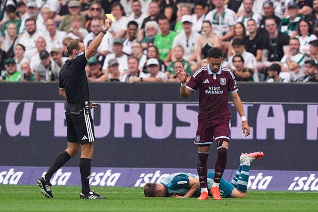 15.08.2026, xydrx, Herren, Fußball, Saisoneroeffnung, Borussia Mönchengladbach - Aston Villa, Saison 2026 2027, ista-Borussia-Park: Sascha Stegemann (Schiedsrichter) zeigt Alysson Edward (Aston Villa, 47) die gelbe Karte DFB regulations prohibit any use of photographs as image sequences and or quasi-video. *** August 15, 2026, xydrx, Men s, Soccer, Season Opener, Borussia Mönchengladbach vs. Aston Villa, 2026–2027 Season, at Borussia Park; referee Sascha Stegemann shows Alysson Edward of Aston Villa (No. 47) a yellow card. DFB regulations prohibit any use of photographs as image sequences and or quasi-video. Copyright: HMBxMedia YannisxDreimann