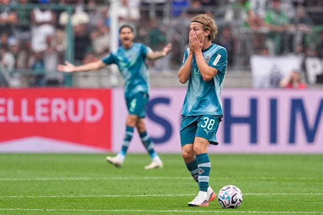 15.08.2026, xydrx, Herren, Fußball, Saisoneroeffnung, Borussia Mönchengladbach - Aston Villa, Saison 2026 2027, ista-Borussia-Park: Hugo Bolin (Borussia Moenchengladbach, 38) fassungslos DFB regulations prohibit any use of photographs as image sequences and or quasi-video. *** August 15, 2026, xydrx, Men s, Soccer, Season Opener, Borussia Mönchengladbach vs. Aston Villa, 2026–2027 Season, ista Borussia Park, Hugo Bolin, Borussia Mönchengladbach, 38, stunned. DFB regulations prohibit any use of photographs as image sequences and or quasi-video. Copyright: HMBxMedia YannisxDreimann