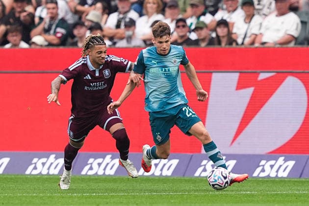 15.08.2026, xydrx, Herren, Fußball, Saisoneroeffnung, Borussia Mönchengladbach - Aston Villa, Saison 2026 2027, ista-Borussia-Park: Alysson Edward (Aston Villa, 47) im Zweikampf gegen Lukas Ullrich (Borussia Moenchengladbach, 26) DFB regulations prohibit any use of photographs as image sequences and or quasi-video. *** August 15, 2026, xydrx, Men s, Soccer, Season opener, Borussia Mönchengladbach vs. Aston Villa, 2026–2027 season, at Borussia Park: Alysson Edward of Aston Villa, No. 47, in a tackle against Lukas Ullrich of Borussia Mönchengladbach, No. 26. DFB regulations prohibit any use of photographs as image sequences and or quasi-video. Copyright: HMBxMedia YannisxDreimann