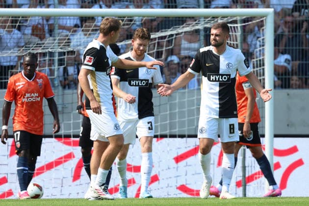 15.08.2026, xrekx, Fussball Testspiel, SV Elversberg - FC Lorient v.l. Lukasz Poreba (SV 07 Elversberg) erzielt das Tor, Treffer, scores the goal zum 1:0 (DFL DFB REGULATIONS PROHIBIT ANY USE OF PHOTOGRAPHS as IMAGE SEQUENCES and or QUASI-VIDEO) Elversberg *** August 15, 2026, xrekx, Soccer Friendly Match, SV Elversberg vs. FC Lorient – Lukasz Poreba of SV 07 Elversberg scores the goal, goal, scores the goal to make it 1–0. DFL and DFB regulations prohibit any use of photographs as image sequences and or quasi-video. Elversberg