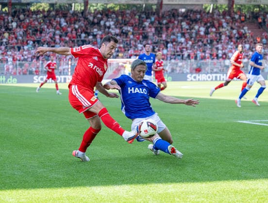 Fußball, Herren, Saison 2026 2027, Testspiel, 1. FC Union Berlin - Ipswich Town, v. l. Josip Juranovic (1. FC Union Berlin), Daizen Maeda (Ipswich), 15.08.2026, *** Soccer, Men s, 2026–2027 Season, Friendly Match, 1. FC Union Berlin vs. Ipswich Town, from left: Josip Juranovic (1. FC Union Berlin), Daizen Maeda (Ipswich), August 15, 2026, Copyright: xSebastianxRäppold MatthiasxKochx