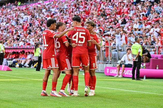 Telekom Cup 2026; FC Bayern München - RB Leipzig; 15.08.2026 MUNICH, GERMANY - 15. AUGUST: Jubel der Bayern nach dem Treffer zum 1-0 druch Luis DIAZ (FC Bayern Munich 14) Tor Torschuetze Freude Happy während dem Match des Telekom Cups 2026 zwischen dem FC Bayern München und RB Leipzig in der Allianz Arena *** Telekom Cup 2026 FC Bayern Munich RB Leipzig August 15, 2026 MUNICH, GERMANY August 15 Bayern players celebrate after Luis DIAZ scores the 1–0 goal FC Bayern Munich 14 Goal Scorer Joy Happy during the 2026 Telekom Cup match between FC Bayern Munich and RB Leipzig at the Allianz Arena Copyright: xBEAUTIFULxSPORTS Goldbergx