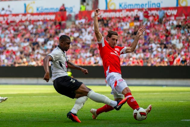 GER, Mainz, Fussball, Testspiel, FSV Mainz 05 vs. AFC Bournemouth im Bild v.l.: Rayan (AFC Bournemouth 37), Dominik Kohr (FSV Mainz 05 31), Zweikampf 15.08.2026, MEWA-Arena Mainz DFL DFB REGULATIONS PROHIBIT ANY USE OF PHOTOGRAPHS AS IMAGE SEQUENCES AND OR QUASI-VIDEO, *** GER, Mainz, Soccer, Friendly Match, FSV Mainz 05 vs. AFC Bournemouth (pictured, from left): Rayan (AFC Bournemouth, 37), Dominik Kohr (FSV Mainz 05, 31), tackle, August 15, 2026, MEWA Arena, Mainz. DFL and DFB regulations prohibit any use of photographs as image sequences and or quasi-video, Copyright: HMBxMedia PaulxFritz