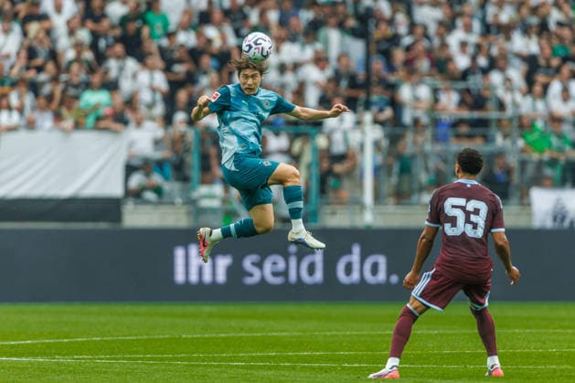 Daiki Hashioka (Borussia Moenchengladbach) controls the ball during the pre-season friendly match between Borussia Moenchengladbach and Aston Villa at ista-Borussia-Park on August 15, 2026 in Moenchengladbach, Germany. (Photo by Mario Hommes DeFodi Images) - *** Daiki Hashioka of Borussia Mönchengladbach controls the ball during the preseason friendly match between Borussia Mönchengladbach and Aston Villa at ista Borussia Park on August 15, 2026, in Mönchengladbach, Germany. Photo by Mario Hommes, DeFodi Images