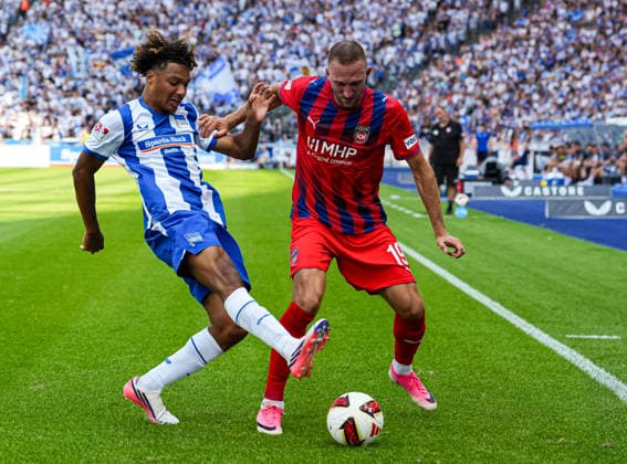 Oluwaseun Adewumi (Hertha BSC, 19) gegen Jonas Foehrenbach (1. FC Heidenheim 1846, 19) GER, Hertha BSC vs 1.FC Heidenheim 1846, 2. Bundesliga, 2. Spieltag, Saison 2026-27, 15.08.2026 DFL REGULATIONS PROHIBIT ANY USE OF PHOTOGRAPHS AS IMAGE SEQUENCES AND OR QUASI-VIDEO GER, Hertha BSC vs 1.FC Heidenheim 1846, 2. Bundesliga, 2. Spieltag, Saison 2026-27, 15.08.2026 Berlin *** Oluwaseun Adewumi (Hertha BSC, 19) vs. Jonas Foehrenbach (1 FC Heidenheim 1846, 19) GER, Hertha BSC vs. 1 FC Heidenheim 1846, 2. Bundesliga, Matchday 2, 2026–27 Season, August 15, 2026. DFL regulations prohibit any use of photographs as image sequences and or quasi-video. GER, Hertha BSC vs. 1 FC Heidenheim 1846, 2. Bundesliga, Matchday 2, 2026–27 Season, August 15, 2026, Berlin Copyright: xEibner-Pressefoto ScottxColemanx EP_SCN