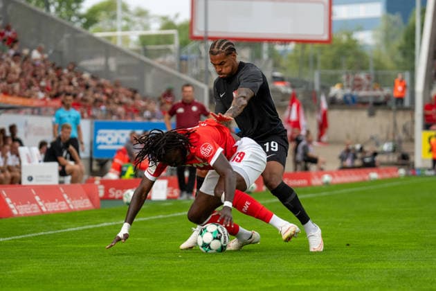 zweikampf zwischen Franci Bouebari (Rot-Weiss Essen, 19) und Eric Voufack (TSV Havelse, 19), GER Rot-Weiss Essen vs. TSV Havelse, Fussball, 3. Liga, Spieltag 02, Saison 2026 2027, 15.08.2026 DFB DFL REGULATIONS PROHIBIT ANY USE OF PHOTOGRAPHS AS IMAGE SEQUENCES AND OR QUASI-VIDEO, GER Rot-Weiss Essen vs. TSV Havelse, Fussball, 3. Liga, Spieltag 02, Saison 2026 2027, 15.08.2026 Essen *** Tackle between Franci Bouebari of Rot Weiss Essen, 19, and Eric Voufack of TSV Havelse, 19, GER Rot Weiss Essen vs. TSV Havelse, Soccer, 3rd Division, Matchday 02, 2026–2027 Season, August 15, 2026 DFB and DFL regulations prohibit any use of photographs as image sequences and or quasi-video, GER Rot Weiss Essen vs. TSV Havelse, soccer, 3rd League, Matchday 02, 2026–2027 season, August 15, 2026, Essen Copyright: xEibner-Pressefoto FabianxFriesex EP_FFE