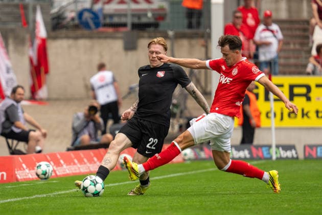 zweikampf Leon Sommer (TSV Havelse, 22) und Noah Pesch (Rot-Weiss Essen, 11), GER Rot-Weiss Essen vs. TSV Havelse, Fussball, 3. Liga, Spieltag 02, Saison 2026 2027, 15.08.2026 DFB DFL REGULATIONS PROHIBIT ANY USE OF PHOTOGRAPHS AS IMAGE SEQUENCES AND OR QUASI-VIDEO, GER Rot-Weiss Essen vs. TSV Havelse, Fussball, 3. Liga, Spieltag 02, Saison 2026 2027, 15.08.2026 Essen *** Tackle between Leon Sommer (TSV Havelse, 22) and Noah Pesch (Rot Weiss Essen, 11), GER Rot Weiss Essen vs. TSV Havelse, Soccer, 3rd Division, Matchday 02, 2026–2027 Season, August 15, 2026 DFB and DFL regulations prohibit any use of photographs as image sequences and or quasi-video, GER Rot Weiss Essen vs. TSV Havelse, soccer, 3rd League, Matchday 02, 2026–2027 season, August 15, 2026, Essen Copyright: xEibner-Pressefoto FabianxFriesex EP_FFE