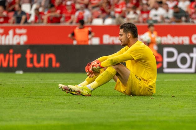 Omer Hanin (TSV Havelse, 13) sitzt enttaeuscht auf dem Rasen nach der 1:0 Niederlage gegen die Essener, GER Rot-Weiss Essen vs. TSV Havelse, Fussball, 3. Liga, Spieltag 02, Saison 2026 2027, 15.08.2026 DFB DFL REGULATIONS PROHIBIT ANY USE OF PHOTOGRAPHS AS IMAGE SEQUENCES AND OR QUASI-VIDEO, GER Rot-Weiss Essen vs. TSV Havelse, Fussball, 3. Liga, Spieltag 02, Saison 2026 2027, 15.08.2026 Essen *** Omer Hanin of TSV Havelse, No. 13, sits on the field, disappointed, after the 1–0 loss to Essen, GER Rot Weiss Essen vs. TSV Havelse, soccer, 3. Liga, Matchday 02, 2026–2027 season, August 15, 2026 DFB and DFL regulations prohibit any use of photographs as image sequences and or quasi-video, GER Rot-Weiss Essen vs. TSV Havelse, soccer, 3. Liga, Matchday 02, 2026–2027 season, August 15, 2026, Essen Copyright: xEibner-Pressefoto FabianxFriesex EP_FFE