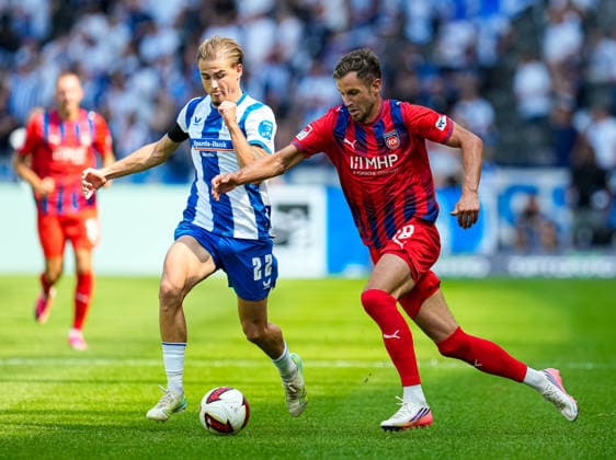 Marten Winkler (Hertha BSC, 22) im Zweikampf mit Marvin Pieringer (1. FC Heidenheim 1846, 18) GER, Hertha BSC vs 1.FC Heidenheim 1846, 2. Bundesliga, 2. Spieltag, Saison 2026-27, 15.08.2026 DFL REGULATIONS PROHIBIT ANY USE OF PHOTOGRAPHS AS IMAGE SEQUENCES AND OR QUASI-VIDEO GER, Hertha BSC vs 1.FC Heidenheim 1846, 2. Bundesliga, 2. Spieltag, Saison 2026-27, 15.08.2026 Berlin *** Marten Winkler (Hertha BSC), 22, in a tackle with Marvin Pieringer (1 FC Heidenheim 1846), 18, GER; Hertha BSC vs. 1 FC Heidenheim 1846, 2. Bundesliga, Matchday 2, 2026–27 season, August 15, 2026. DFL regulations prohibit any use of photographs as image sequences and or quasi-video. GER, Hertha BSC vs. 1 FC Heidenheim 1846, 2. Bundesliga, Matchday 2, 2026–27 season, August 15, 2026, Berlin Copyright: xEibner-Pressefoto ScottxColemanx EP_SCN