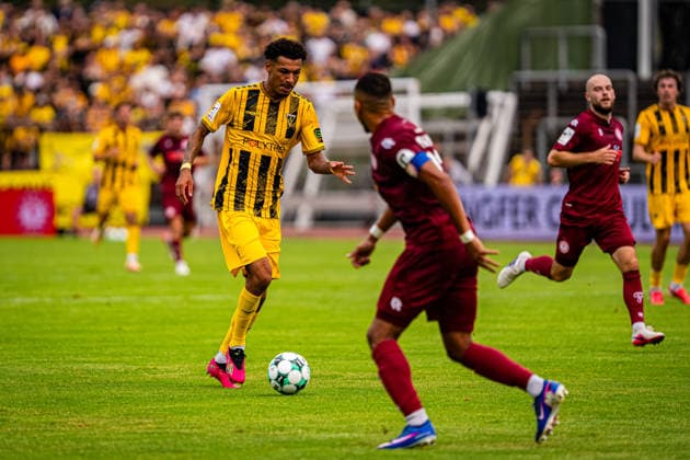Joel da Silva Kiala (Alemannia Aachen, 37) vor Adrian Stanilewicz (SC Fortuna Koeln, 20) SC Fortuna Koeln vs. Alemannia Aachen, Fussball, 3. Liga, 2. Spieltag, Saison 2026 2027, 15.08.2026 DFB REGULATIONS PROHIBIT ANY USE OF PHOTOGRAPHS AS IMAGE SEQUENCES AND OR QUASI-VIDEO SC Fortuna Koeln vs. Alemannia Aachen, Fussball, 3. Liga, 2. Spieltag, Saison 2026 2027, 15.08.2026 Koeln *** Joel da Silva Kiala, Alemannia Aachen, 37, ahead of Adrian Stanilewicz, SC Fortuna Cologne, 20; SC Fortuna Cologne vs. Alemannia Aachen, soccer, 3rd Division, Matchday 2, 2026–2027 season, August 15, 2026 DFB regulations prohibit any use of photographs as image sequences and or quasi-video SC Fortuna Cologne vs. Alemannia Aachen, soccer, 3rd Division, Matchday 2, 2026–2027 Season, August 15, 2026, Cologne Copyright: xEibner-Pressefoto J.xDerondeaux EP_JDU